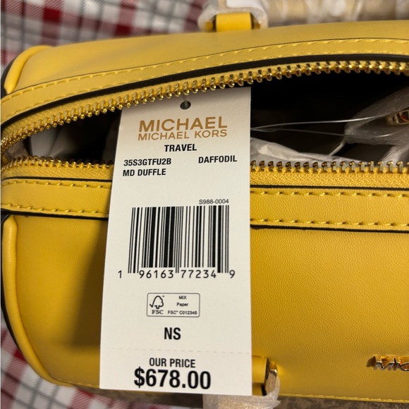 NWT Michael Kors Duffle or barrel bag - Picture 2 of 3